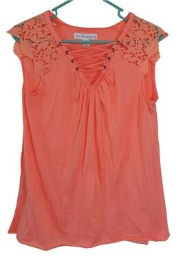 3/$20 New York Laundry Coral Sleeveless V-Neck Shirt with Lace Trim